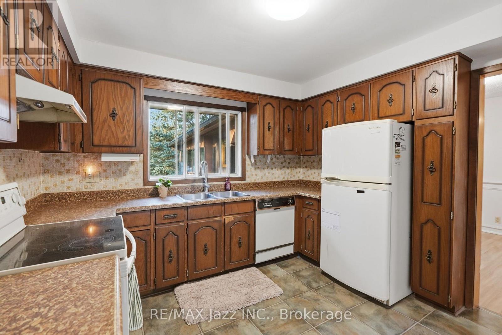 346 Conlin Road E Property Photo 18