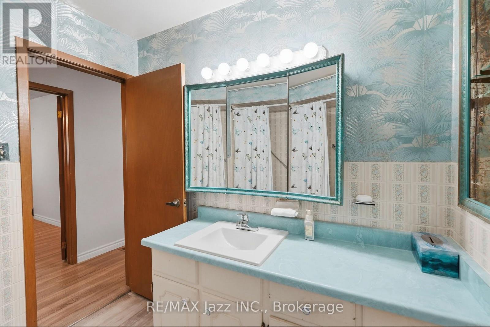 346 Conlin Road E Property Photo 26