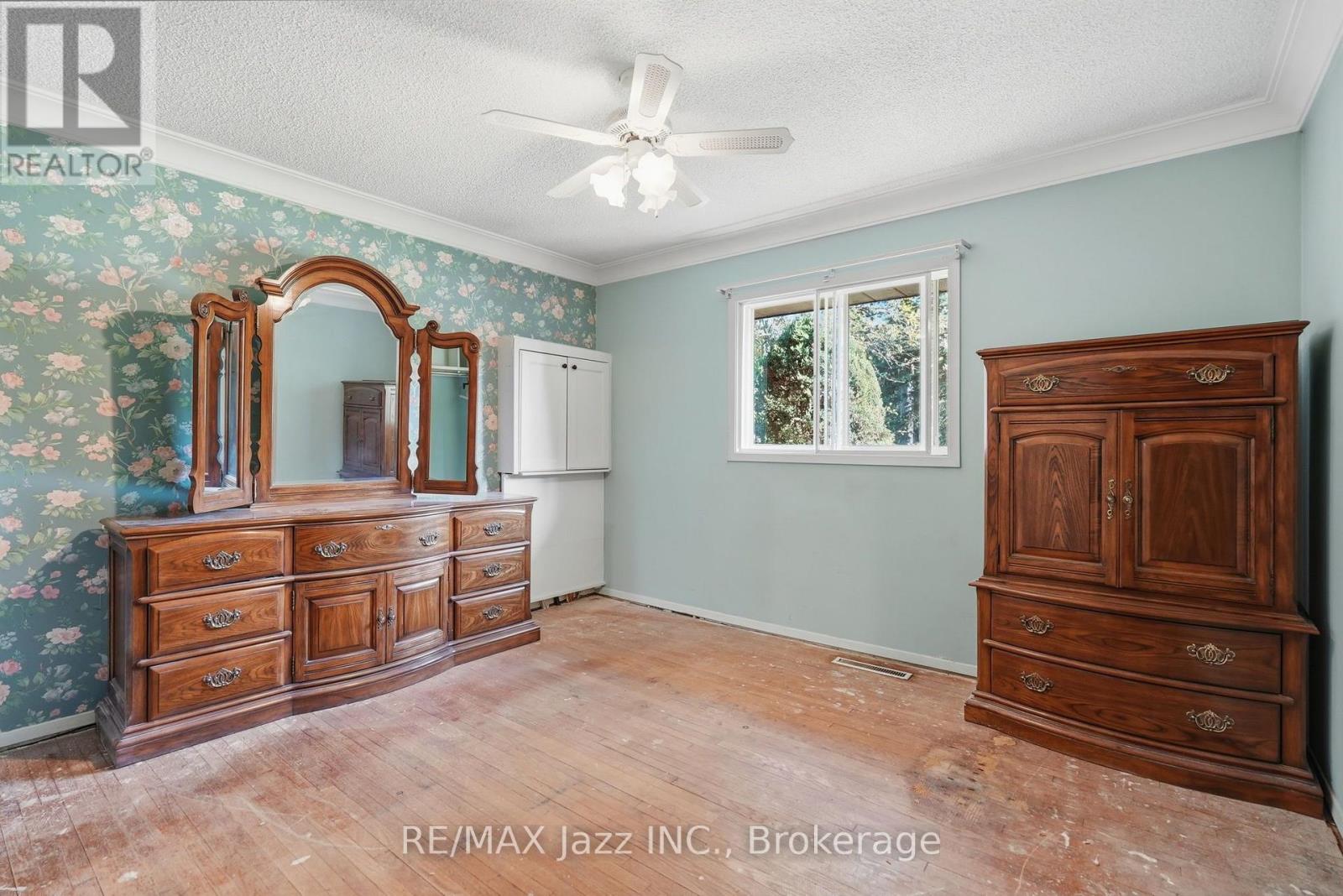 346 Conlin Road E Property Photo 29