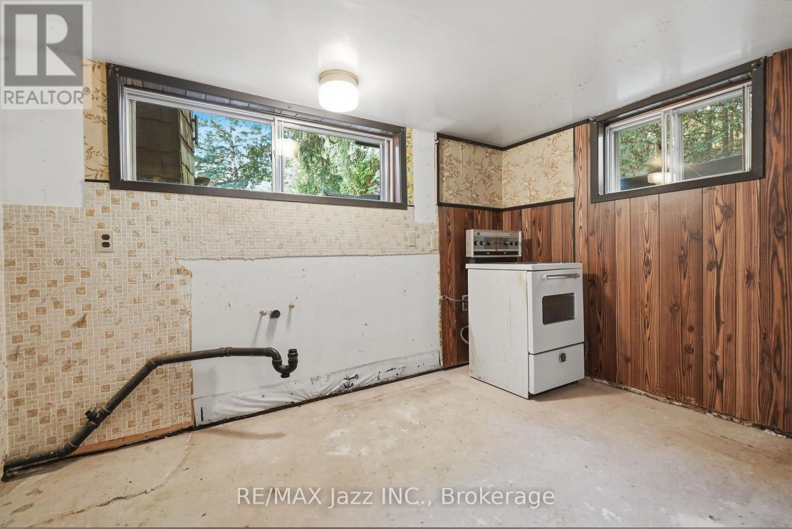346 Conlin Road E Property Photo 34