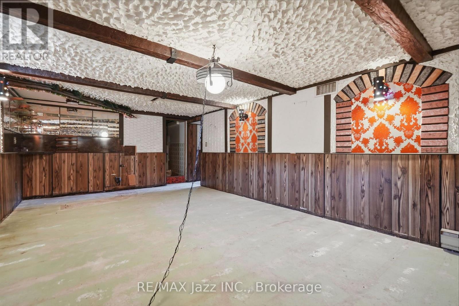 346 Conlin Road E Property Photo 37