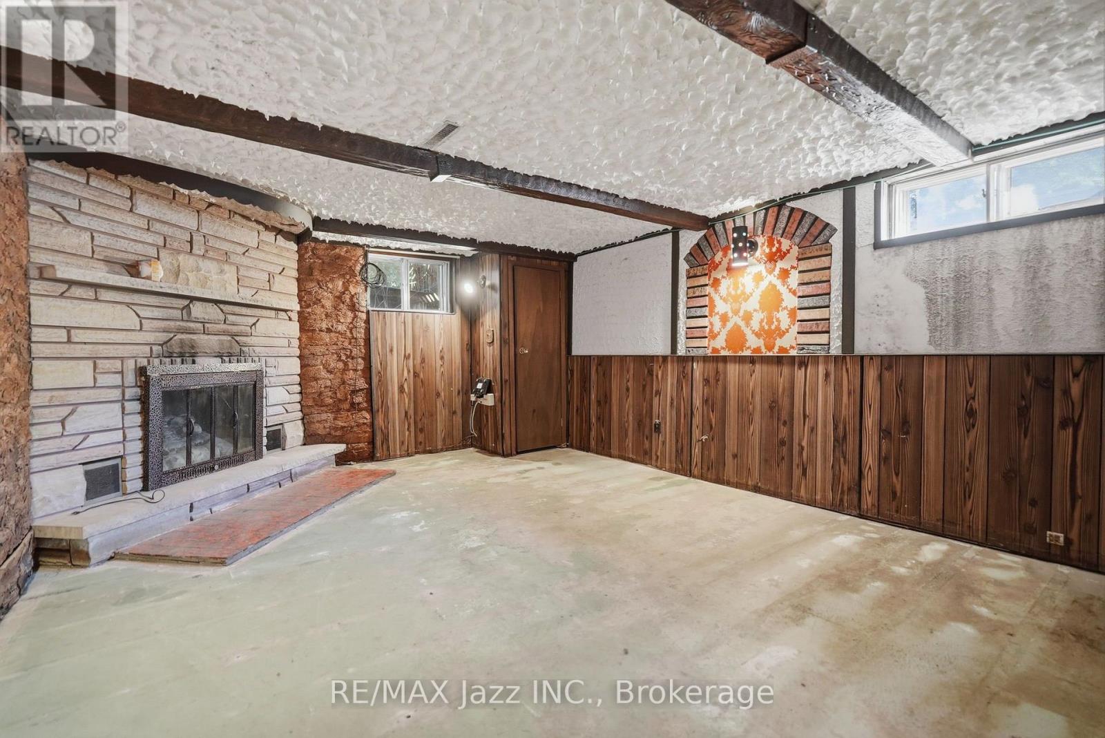 346 Conlin Road E Property Photo 38
