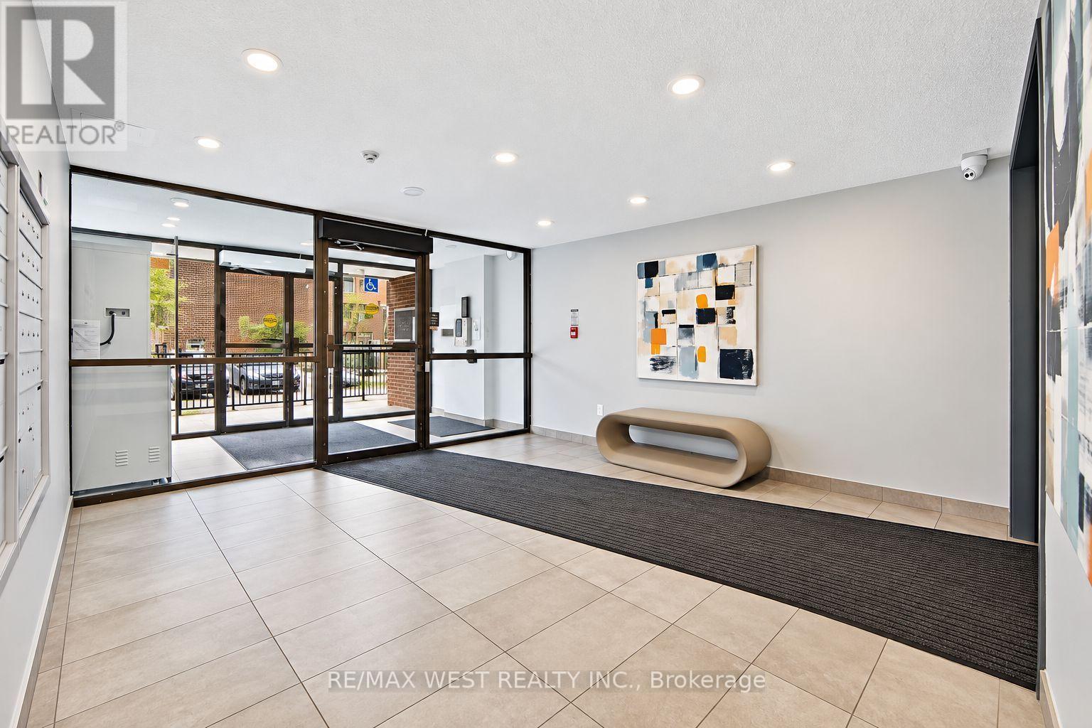 306 - 4062 Lawrence Avenue E Property Photo 2