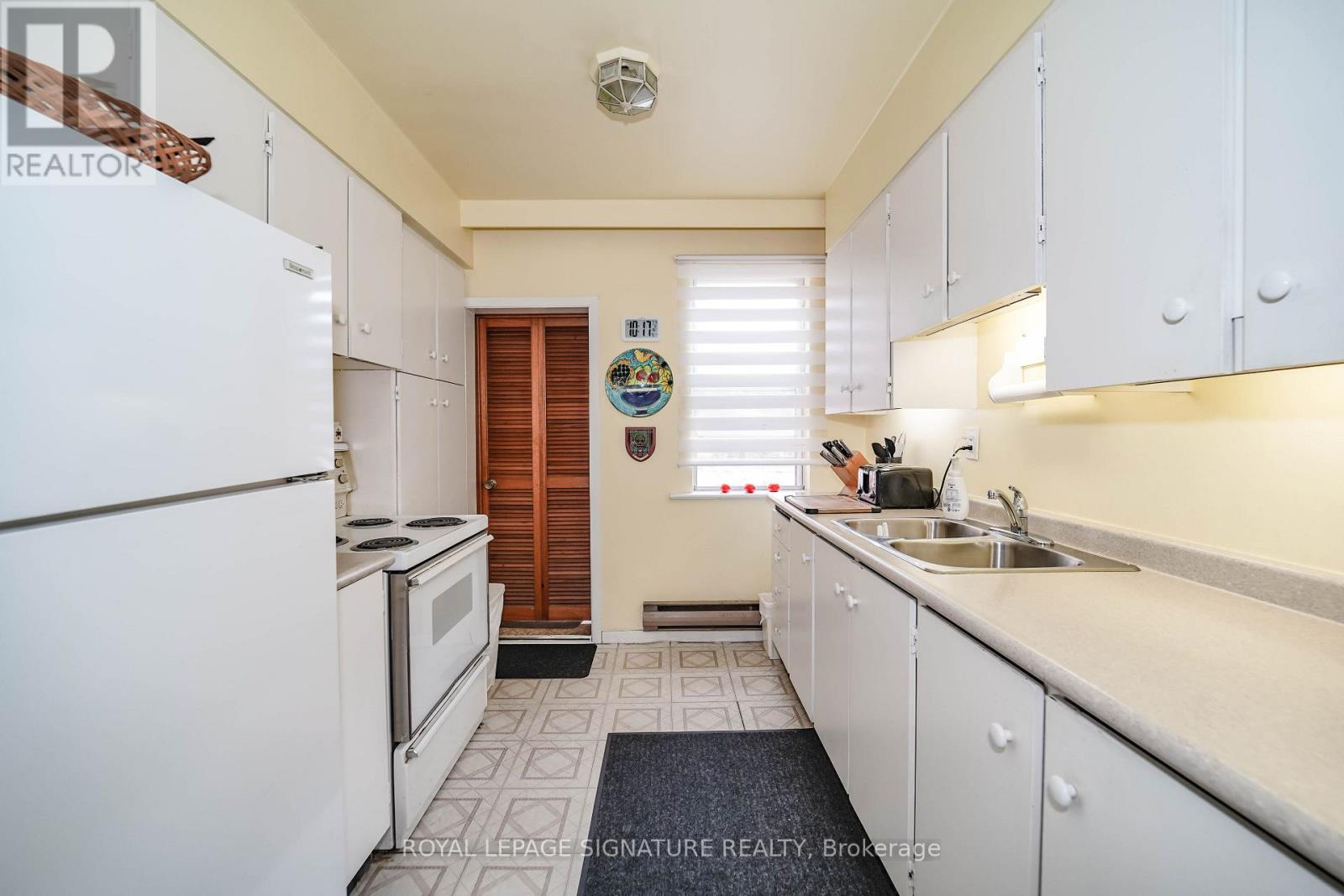 1004 Kingston Road Property Photo 19