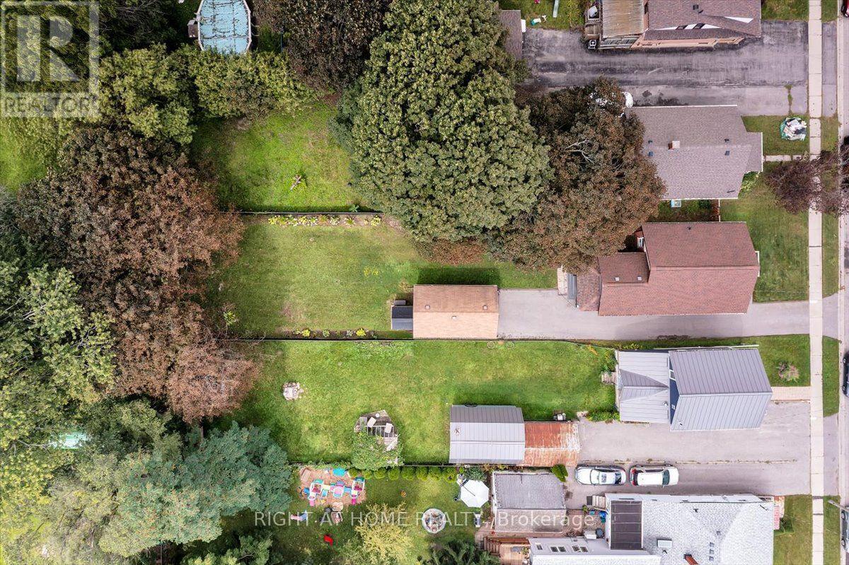 176 Burk Street Property Photo 8