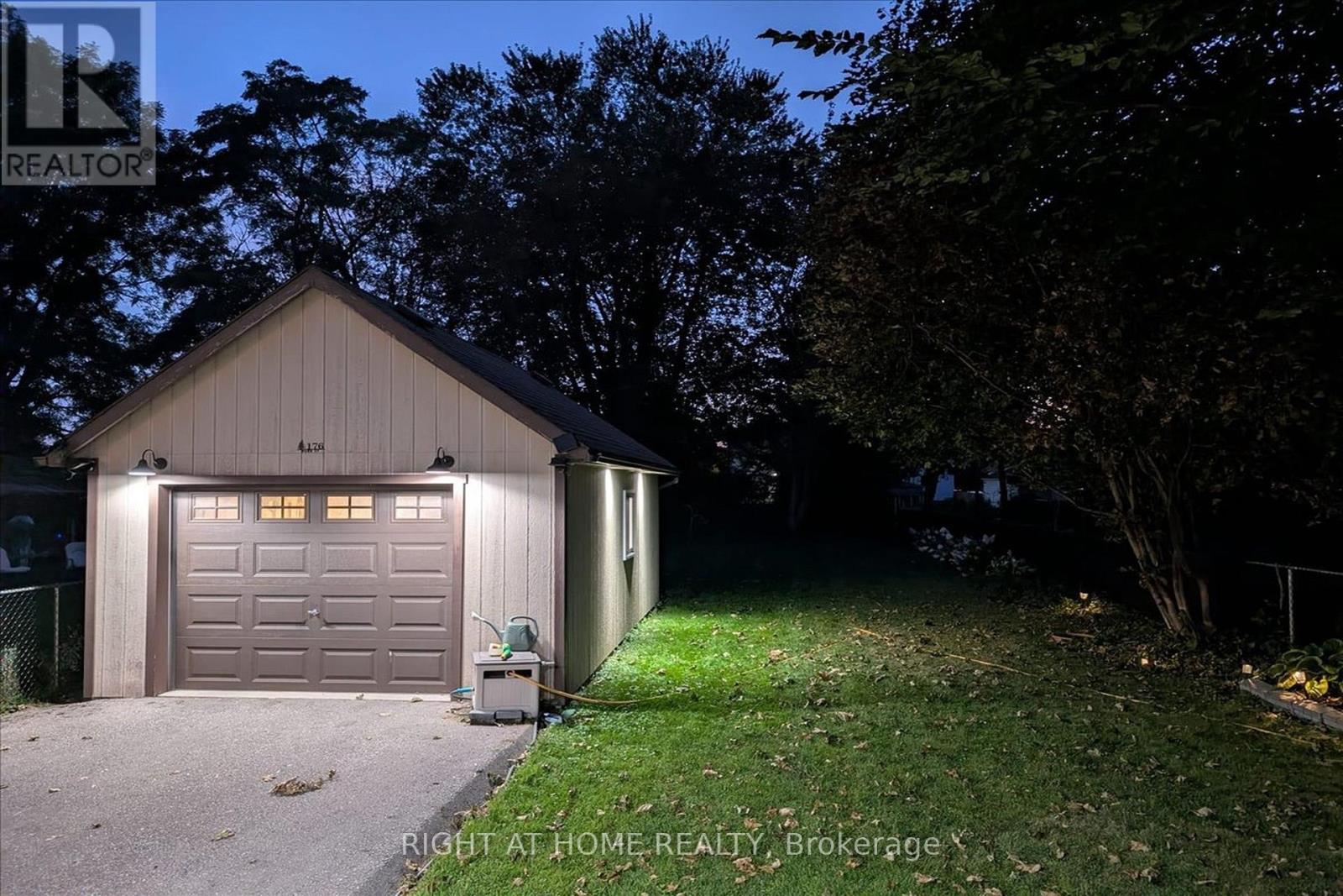 176 Burk Street Property Photo 39