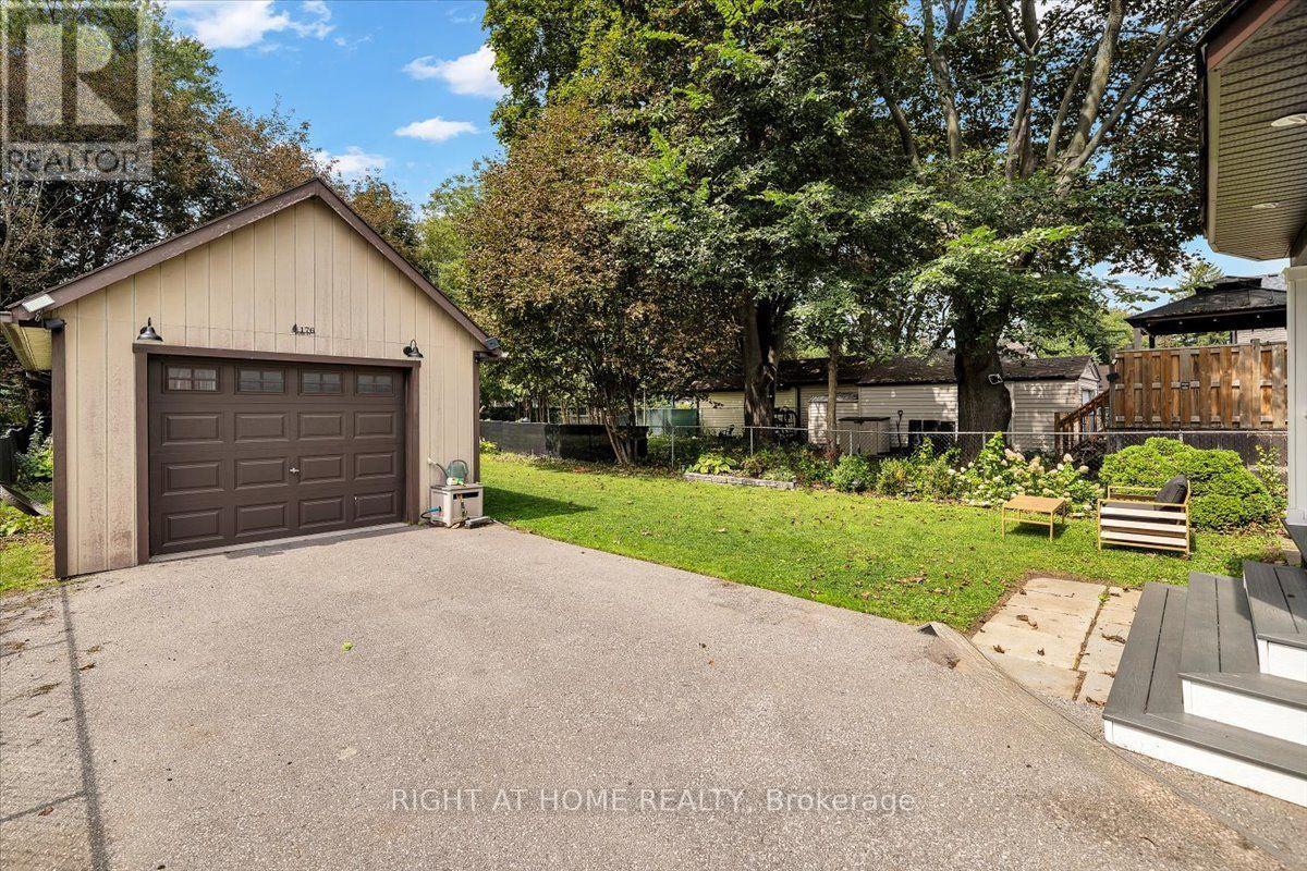 176 Burk Street Property Photo 43