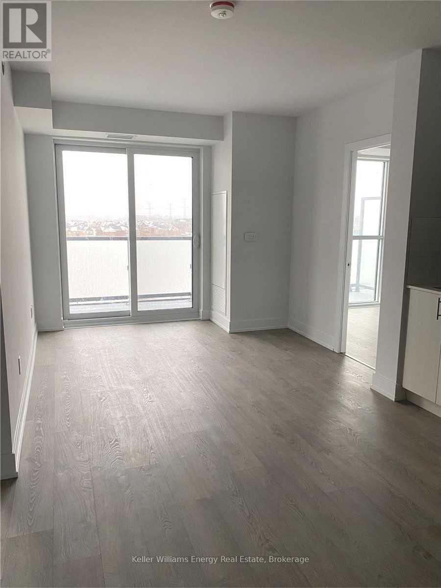 604 - 2550 Simcoe Street N Property Photo 5