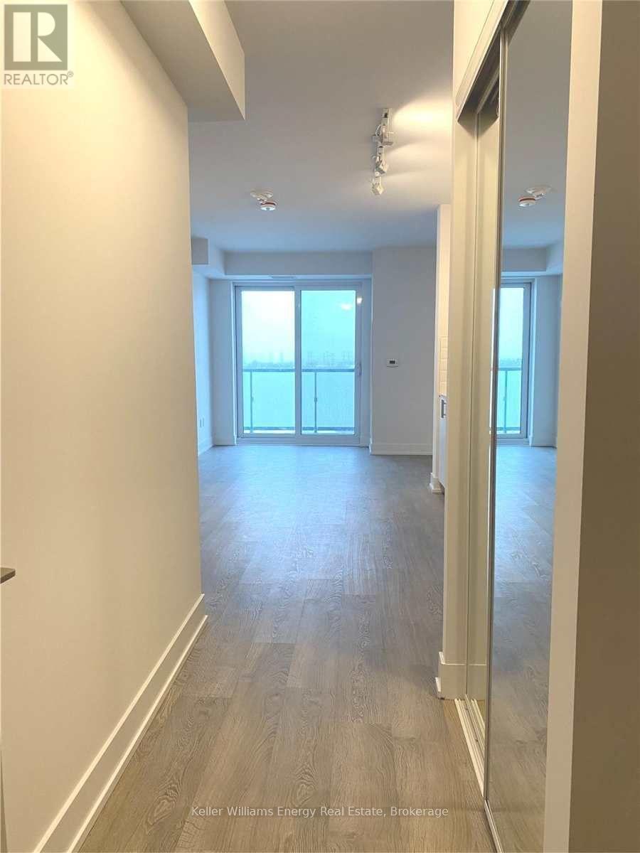 604 - 2550 Simcoe Street N Property Photo 6