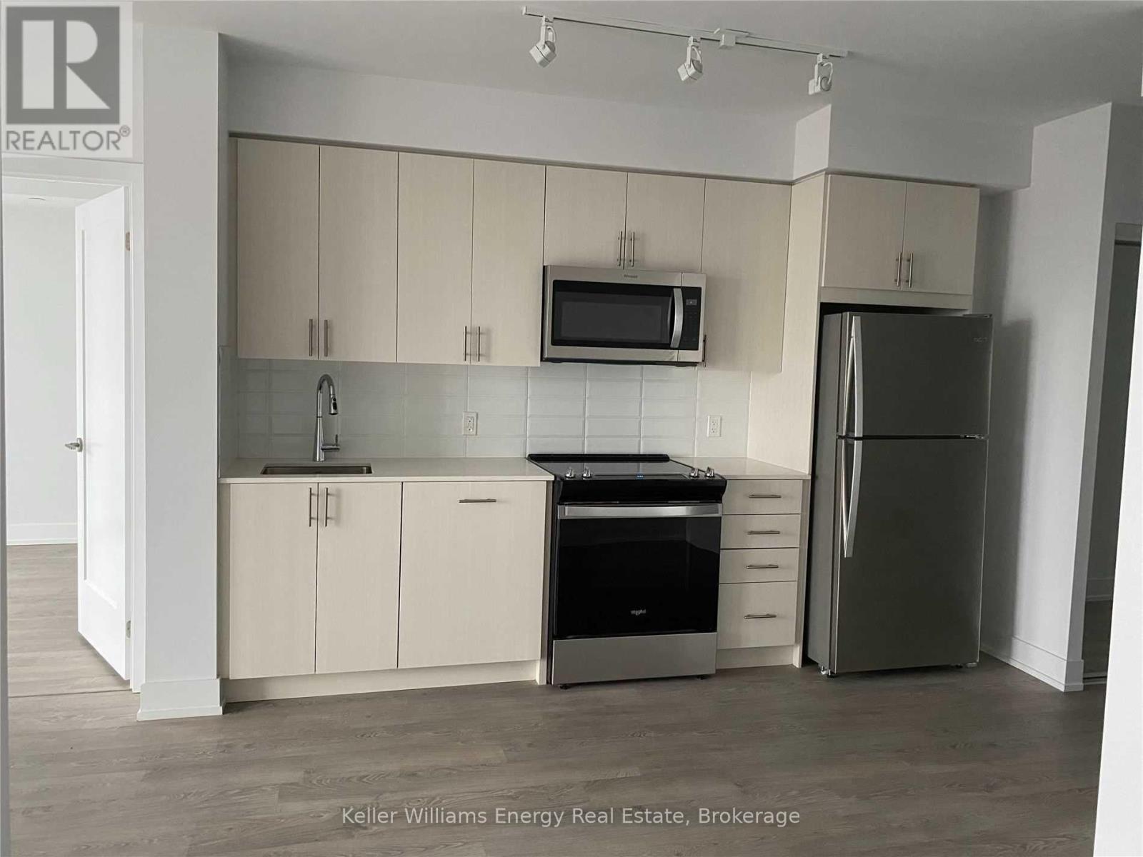 604 - 2550 Simcoe Street N Property Photo 8