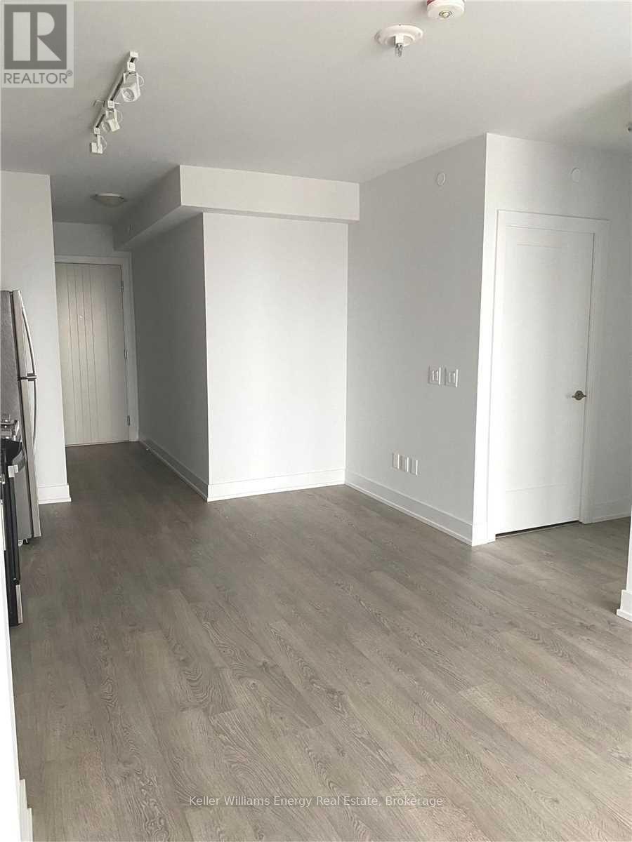 604 - 2550 Simcoe Street N Property Photo 9
