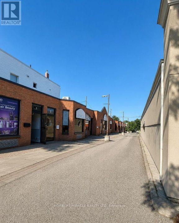 4 - 153 Brock Street N Property Photo 3