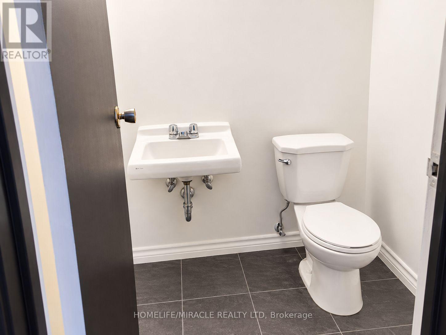 4 - 153 Brock Street N Property Photo 11