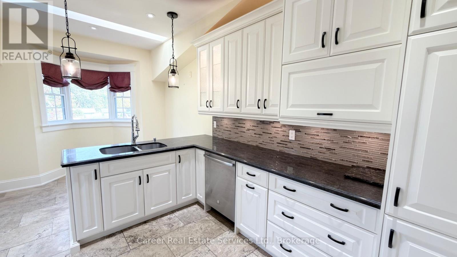 995 Cedar Street Property Photo 7