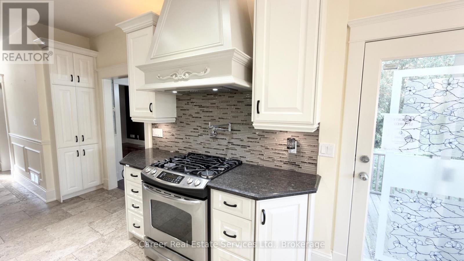 995 Cedar Street Property Photo 8