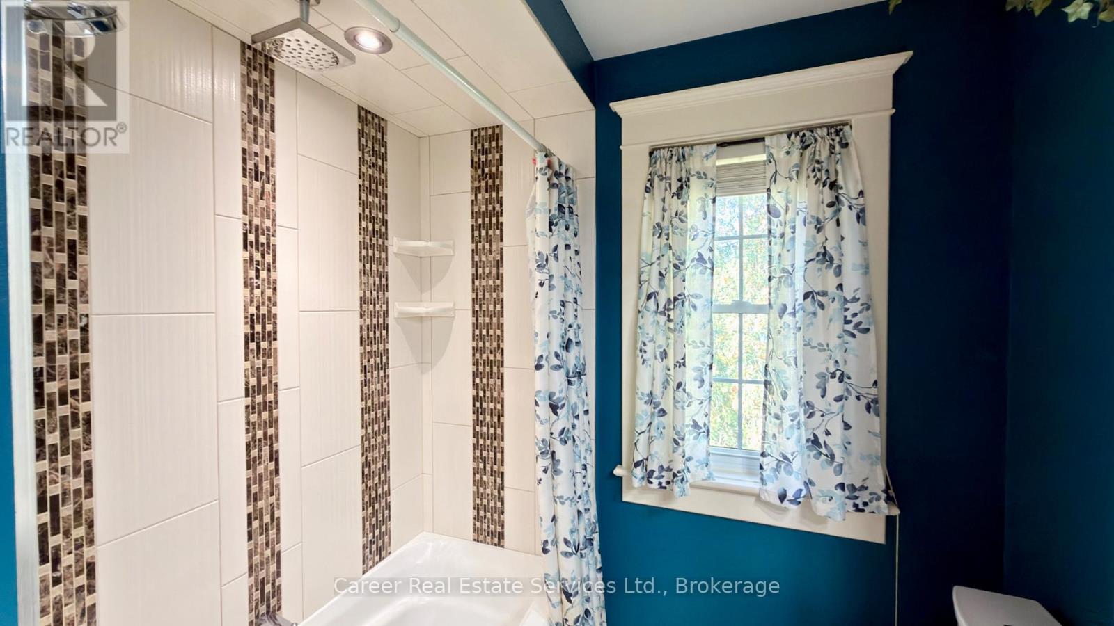 995 Cedar Street Property Photo 17