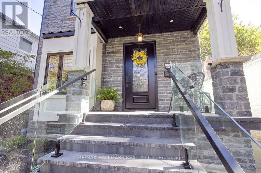 281 Warden Avenue Property Photo 3