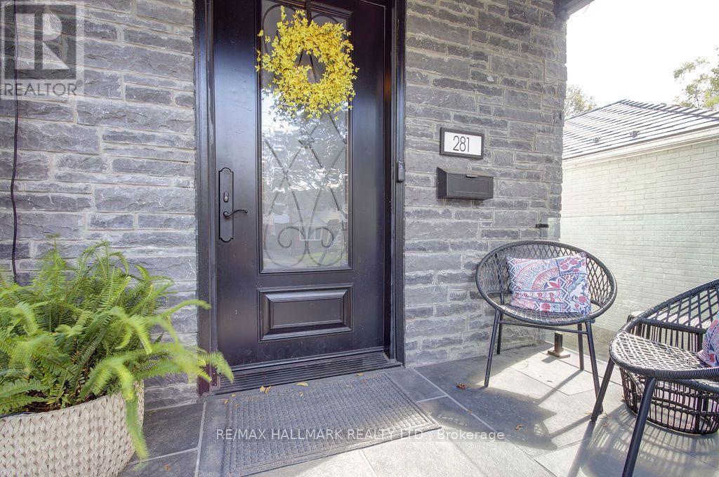 281 Warden Avenue Property Photo 4