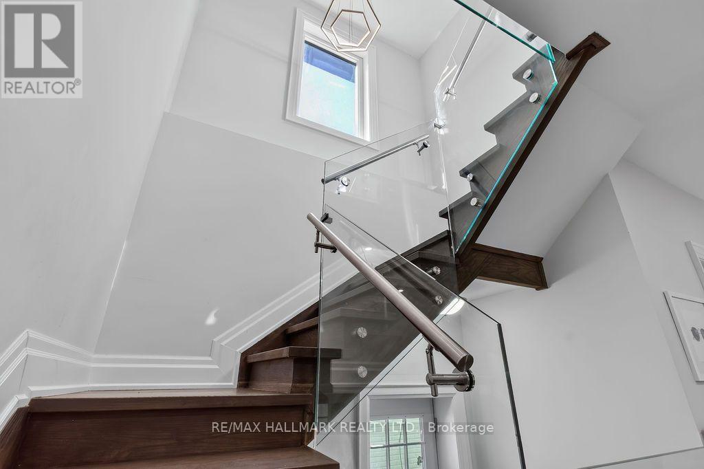 281 Warden Avenue Property Photo 13