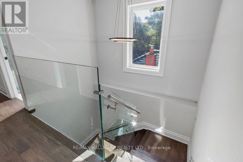 281 Warden Avenue Property Photo 25
