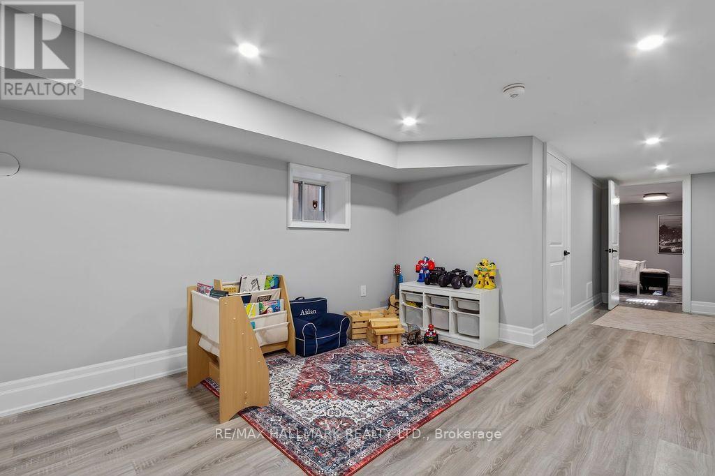 281 Warden Avenue Property Photo 41