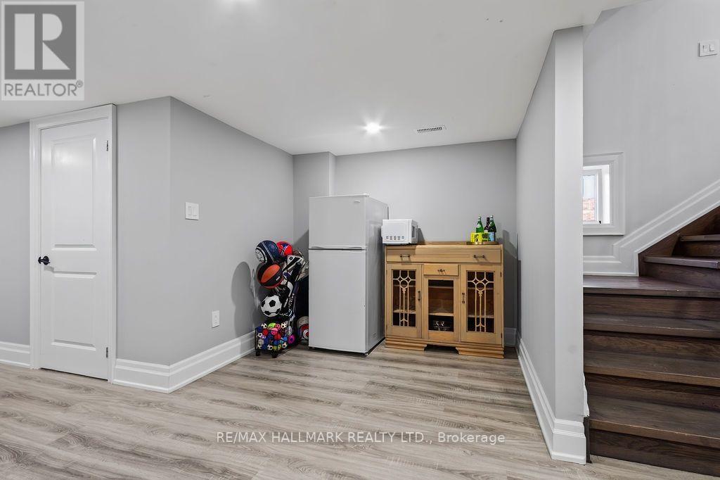 281 Warden Avenue Property Photo 42
