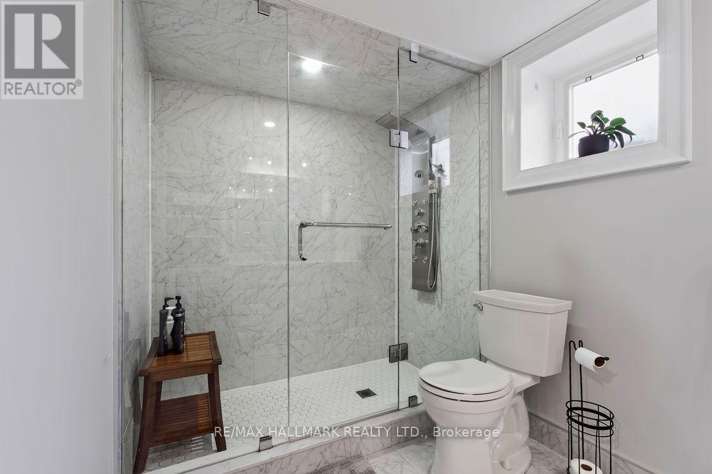 281 Warden Avenue Property Photo 45