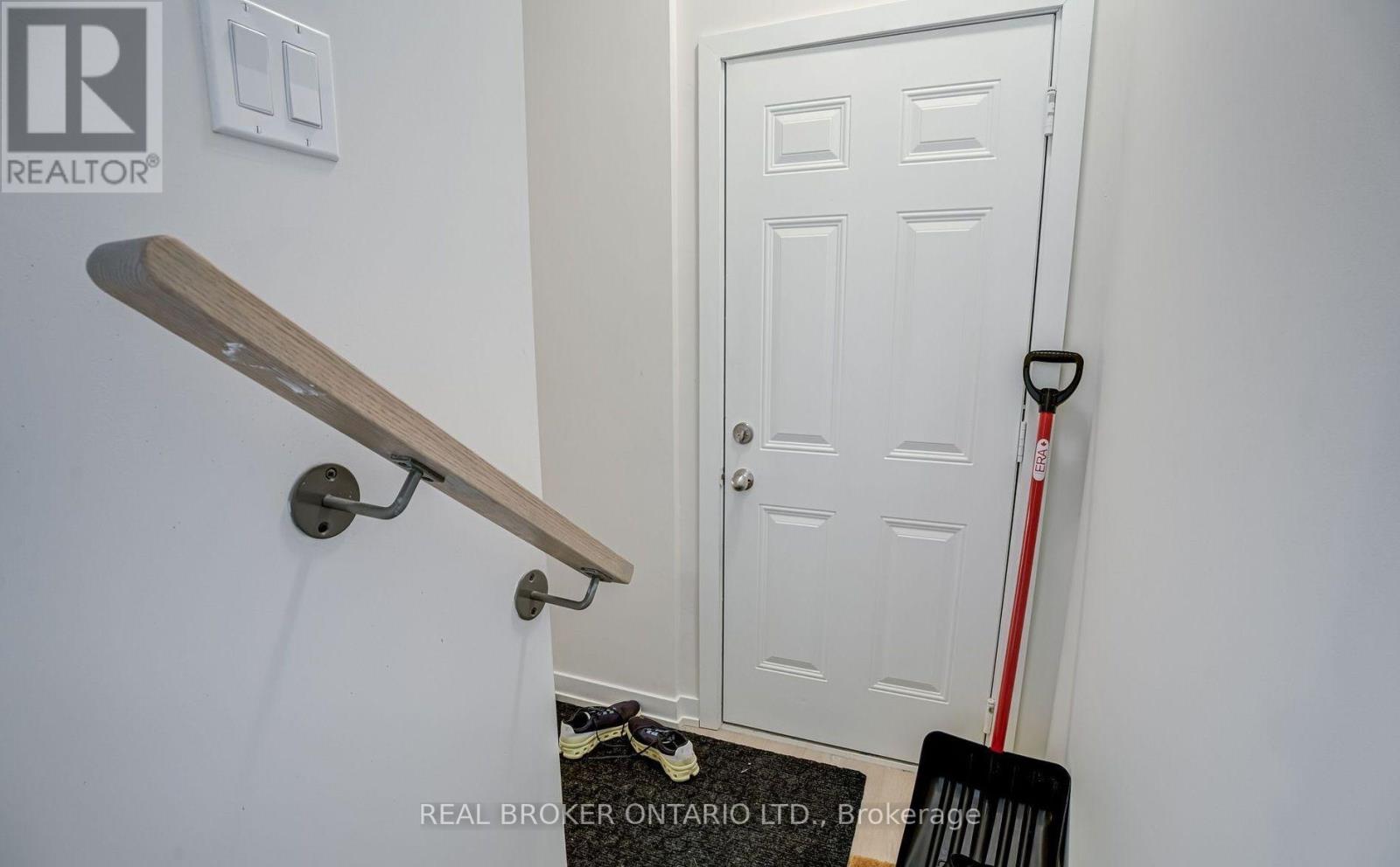 20a - 400 Finch Avenue Property Photo 4