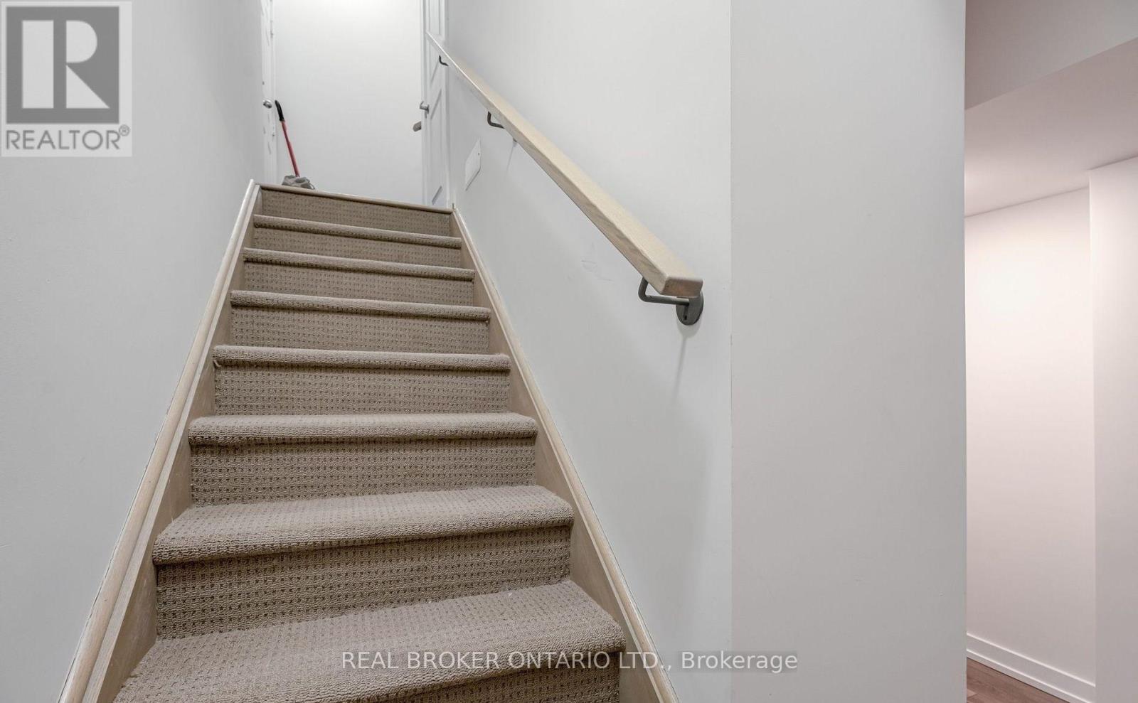 20a - 400 Finch Avenue Property Photo 5