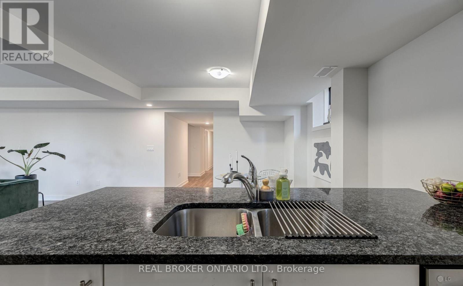 20a - 400 Finch Avenue Property Photo 19