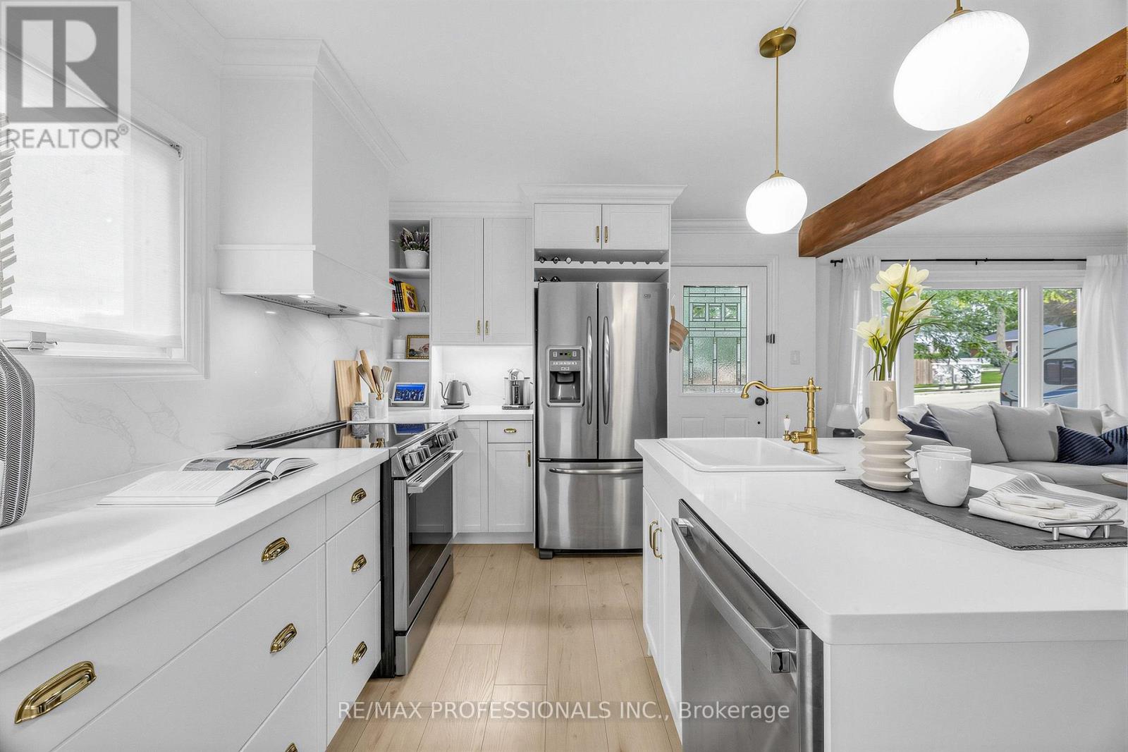1013 Centre Street S Property Photo 10