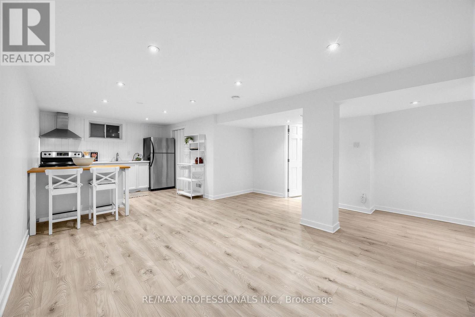 1013 Centre Street S Property Photo 29