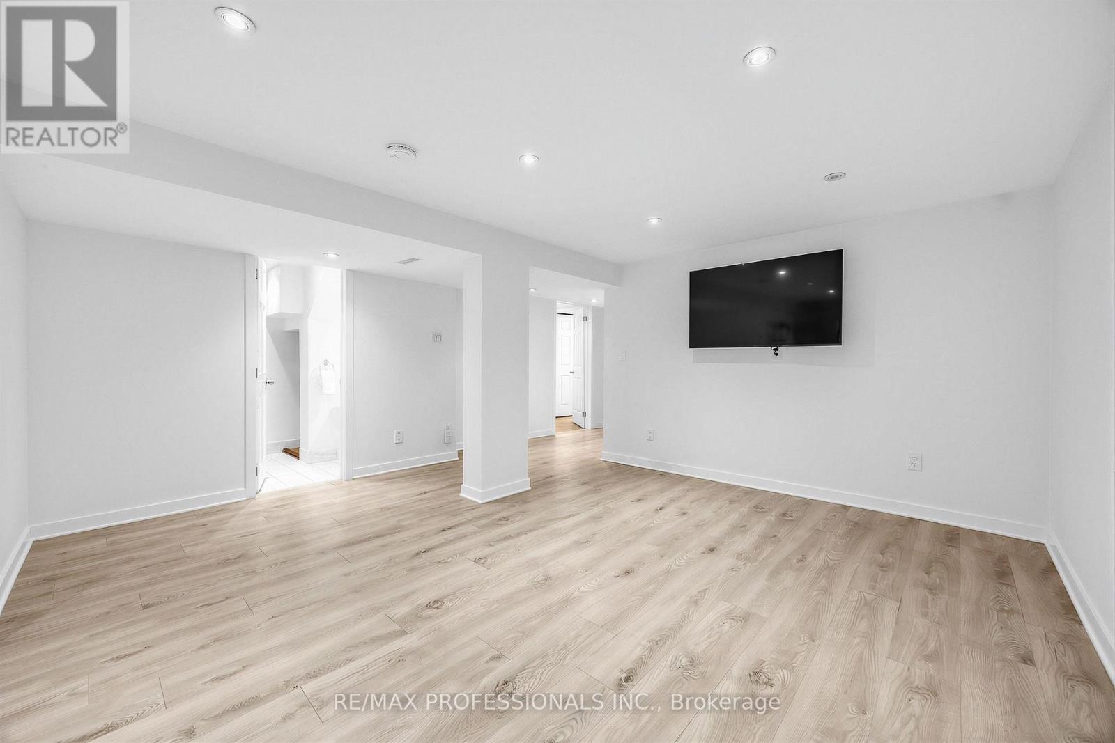 1013 Centre Street S Property Photo 30
