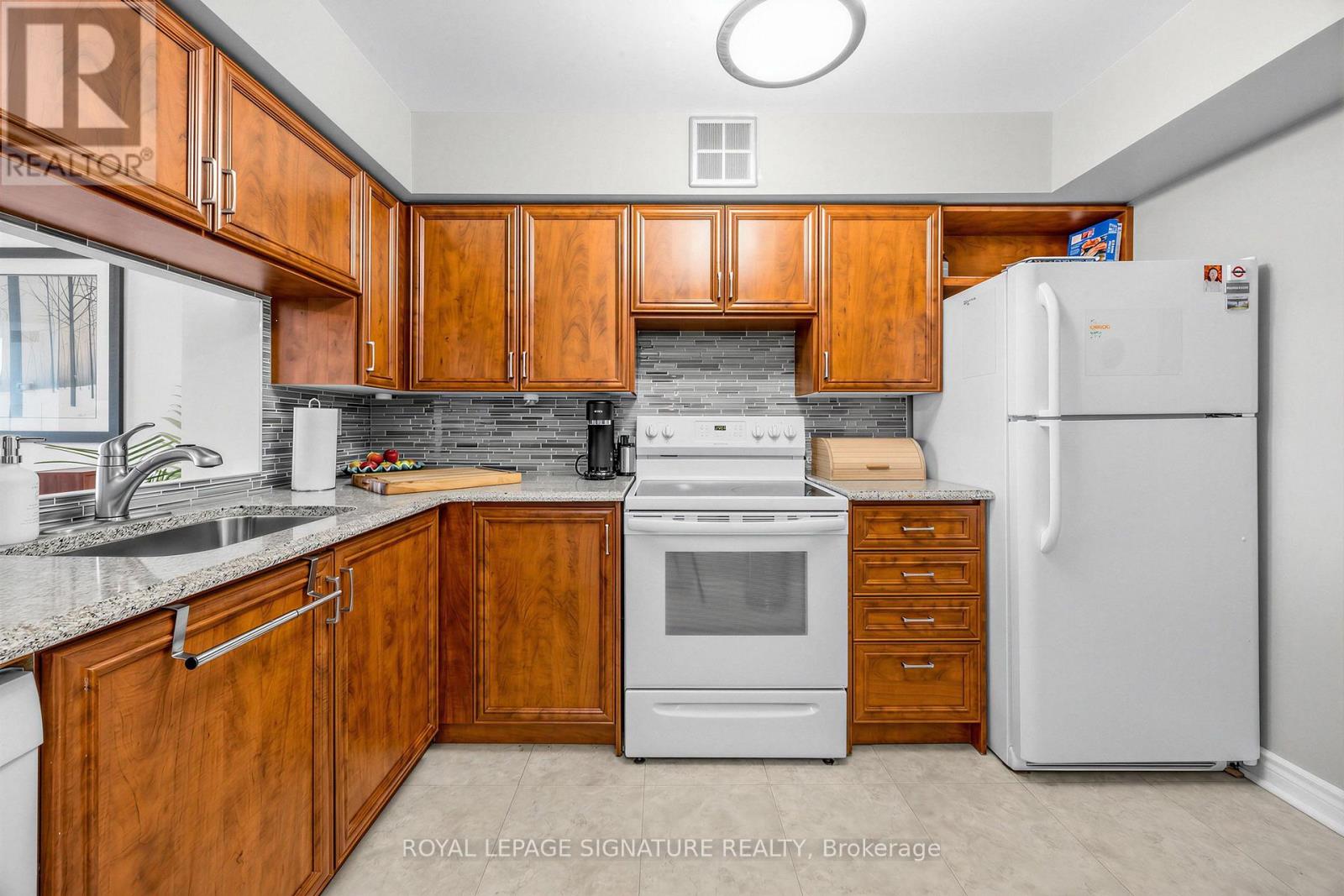 1006 - 4 Park Vista Property Photo 13