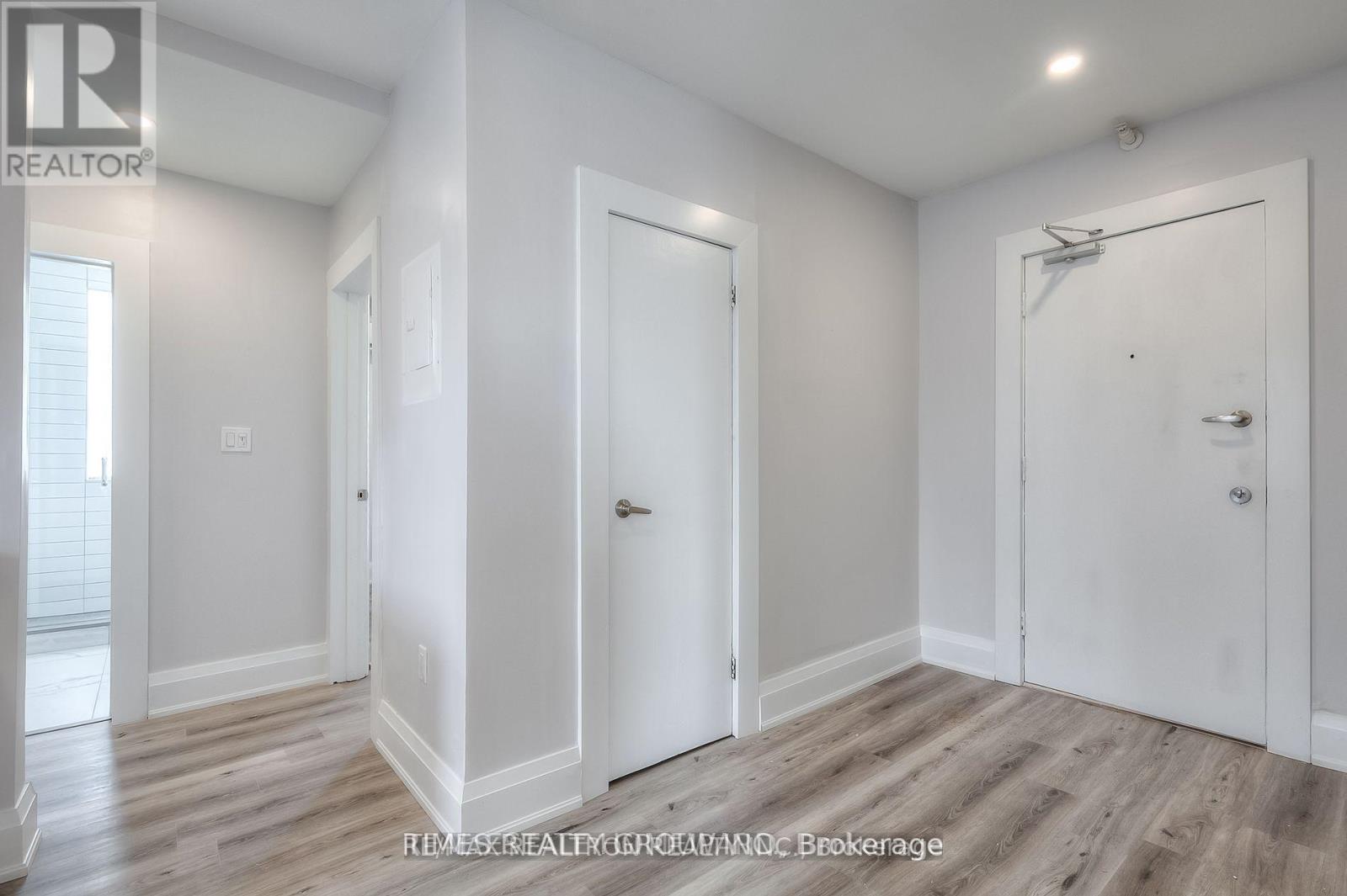 3 - 1492 Dundas Street E Property Photo 10