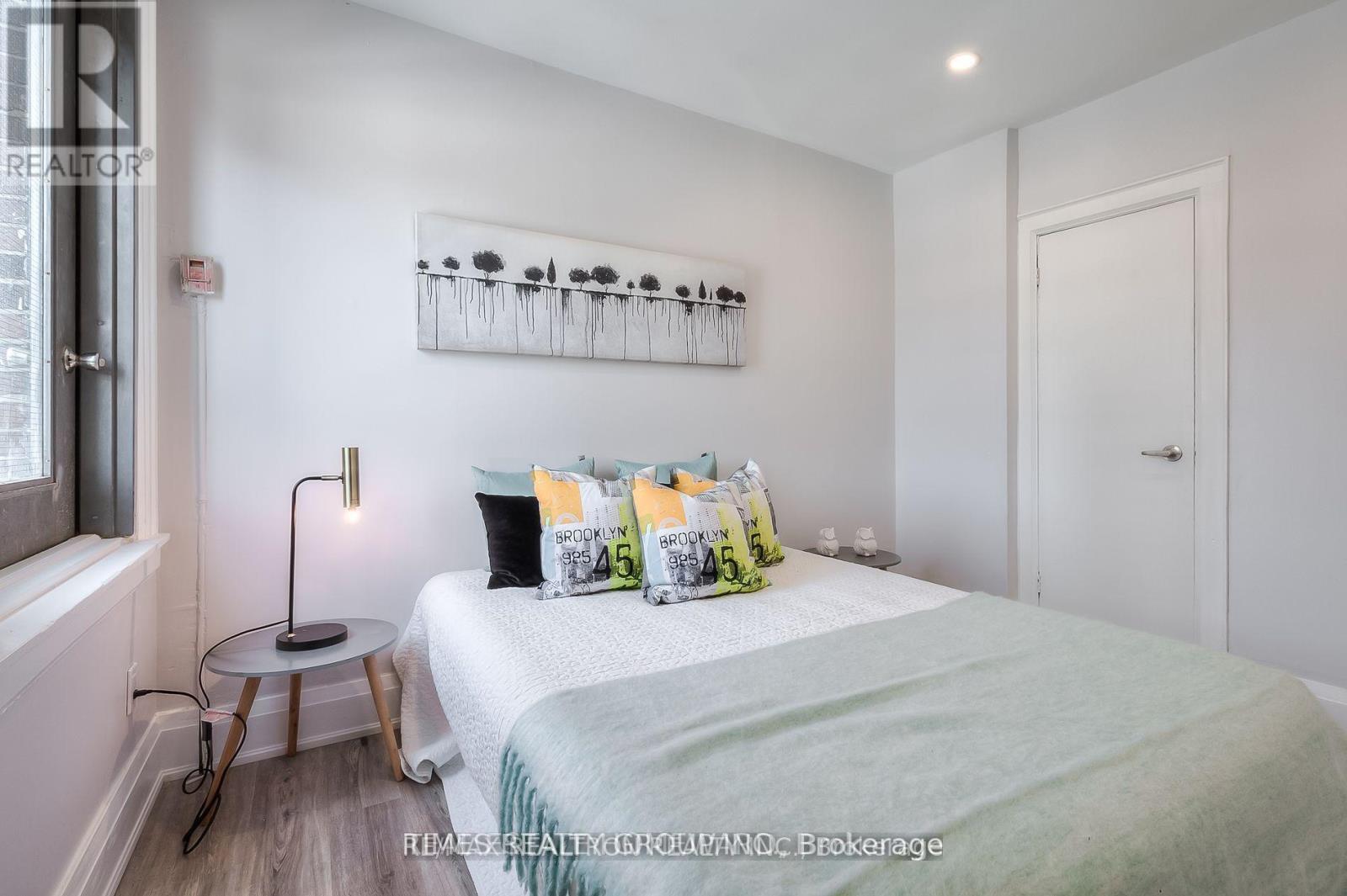 3 - 1492 Dundas Street E Property Photo 12