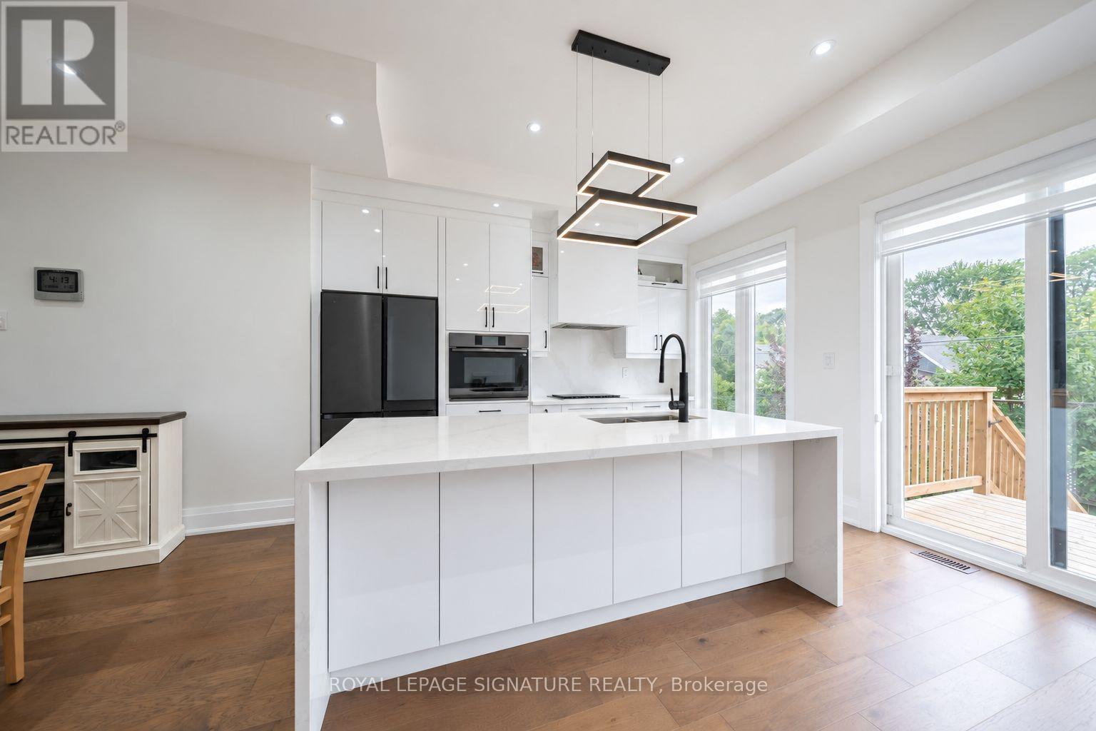 540b Pharmacy Avenue Property Photo 12