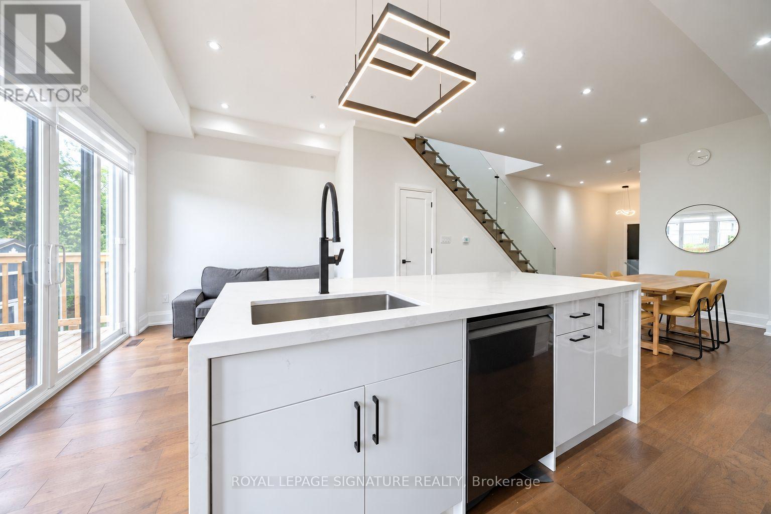 540b Pharmacy Avenue Property Photo 16