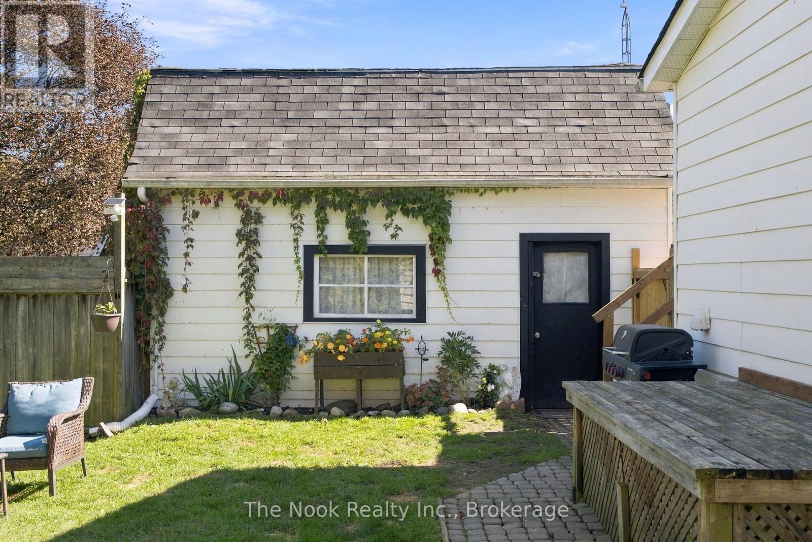 64 Wellington Street Property Photo 4