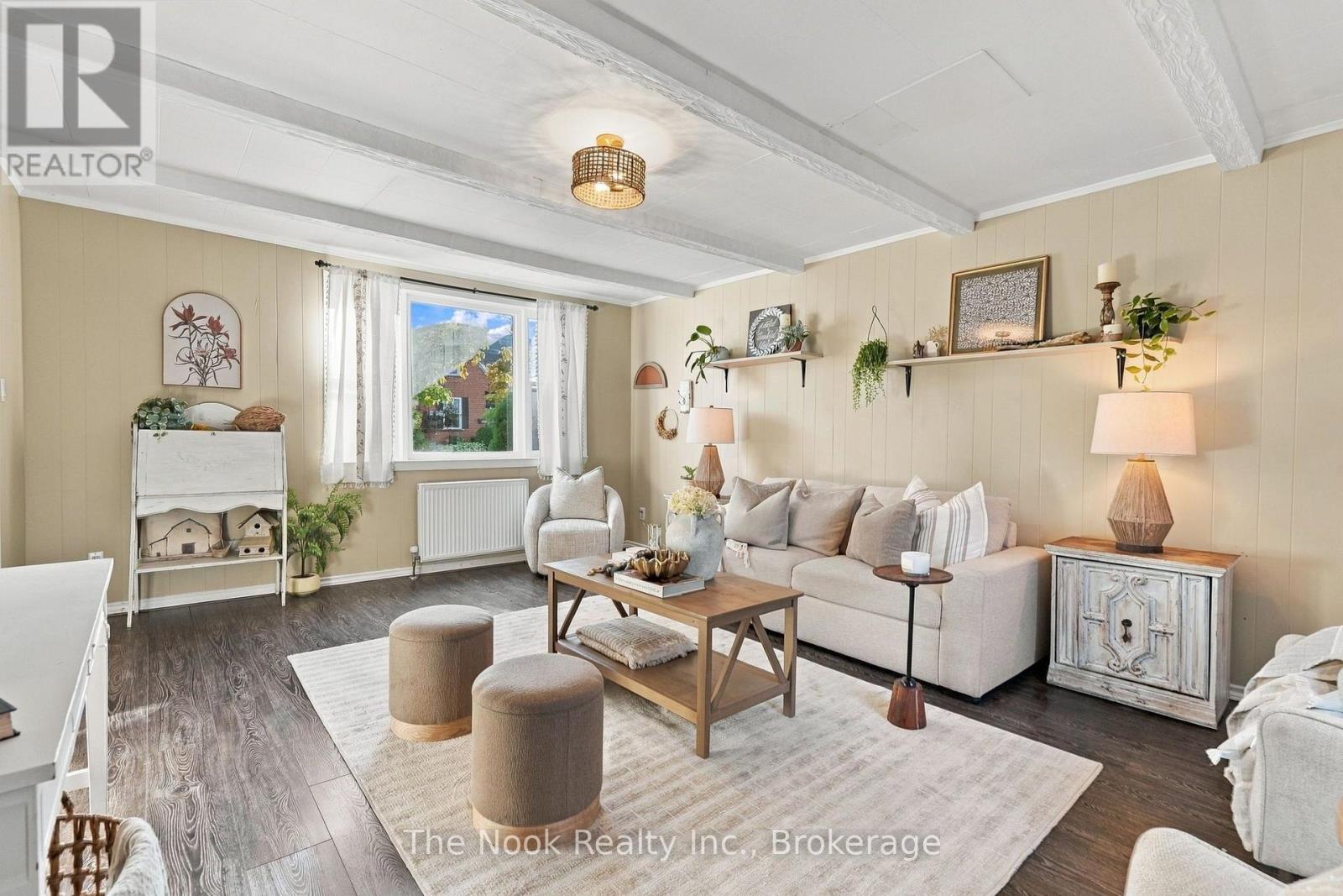 64 Wellington Street Property Photo 14