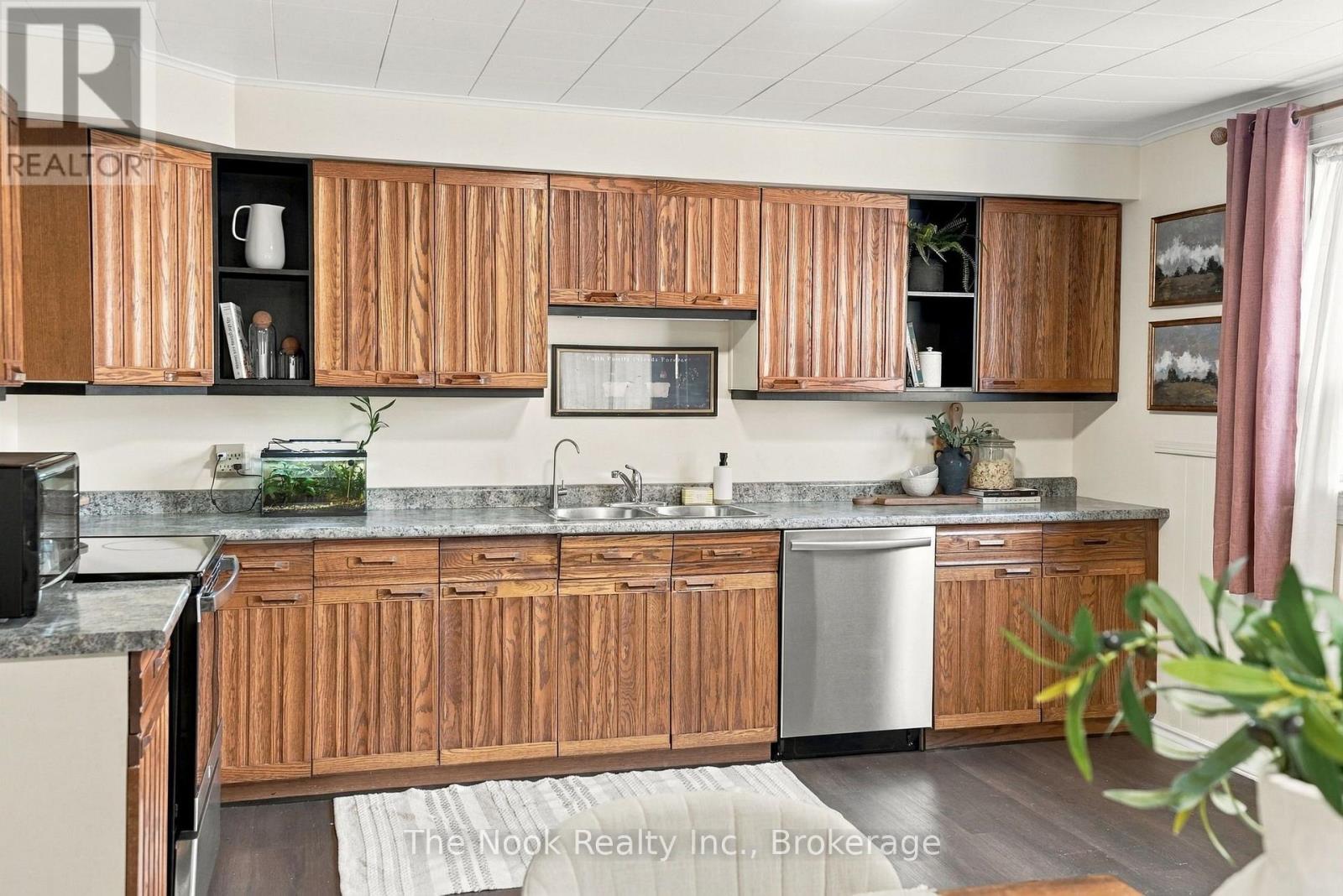 64 Wellington Street Property Photo 21