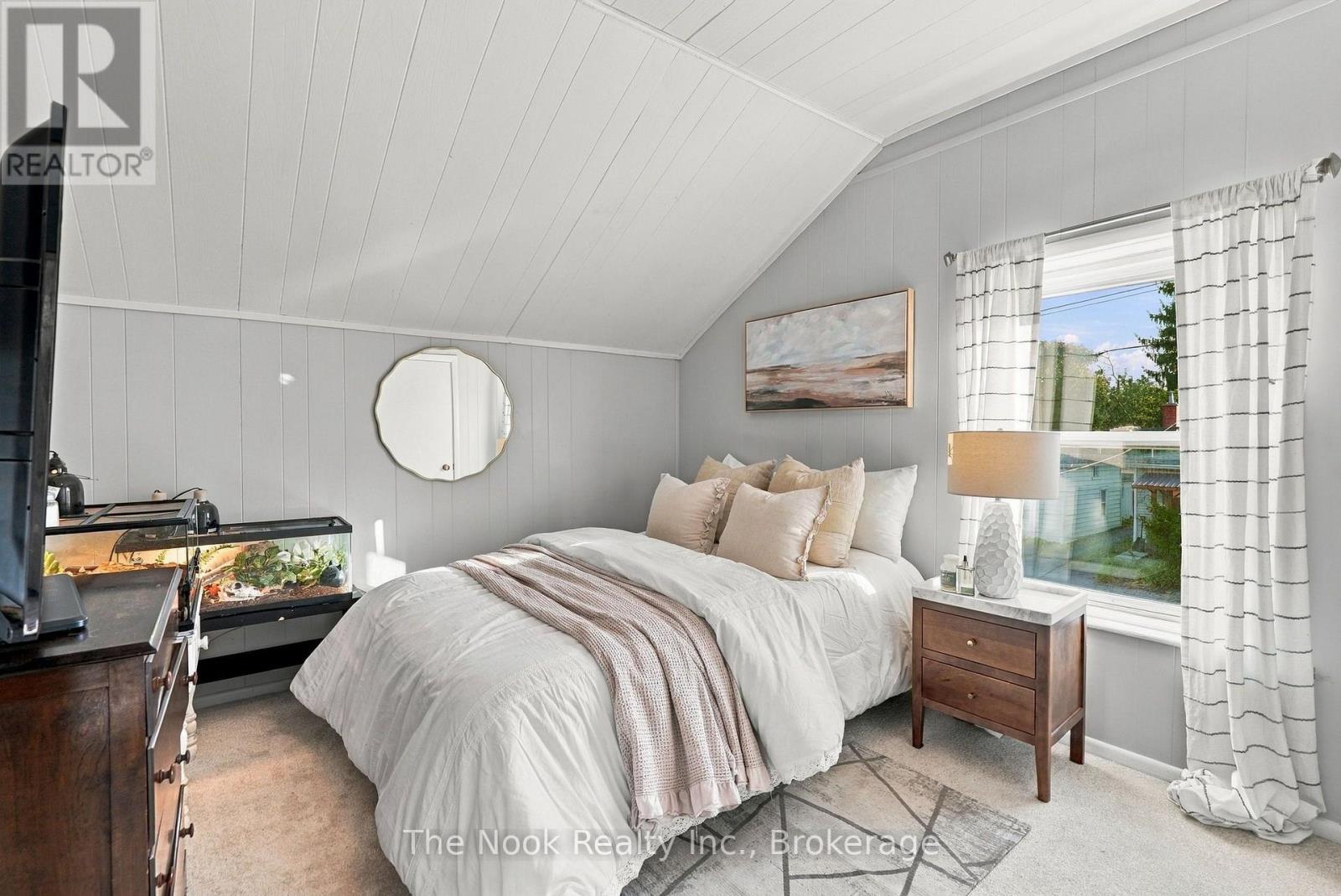 64 Wellington Street Property Photo 36