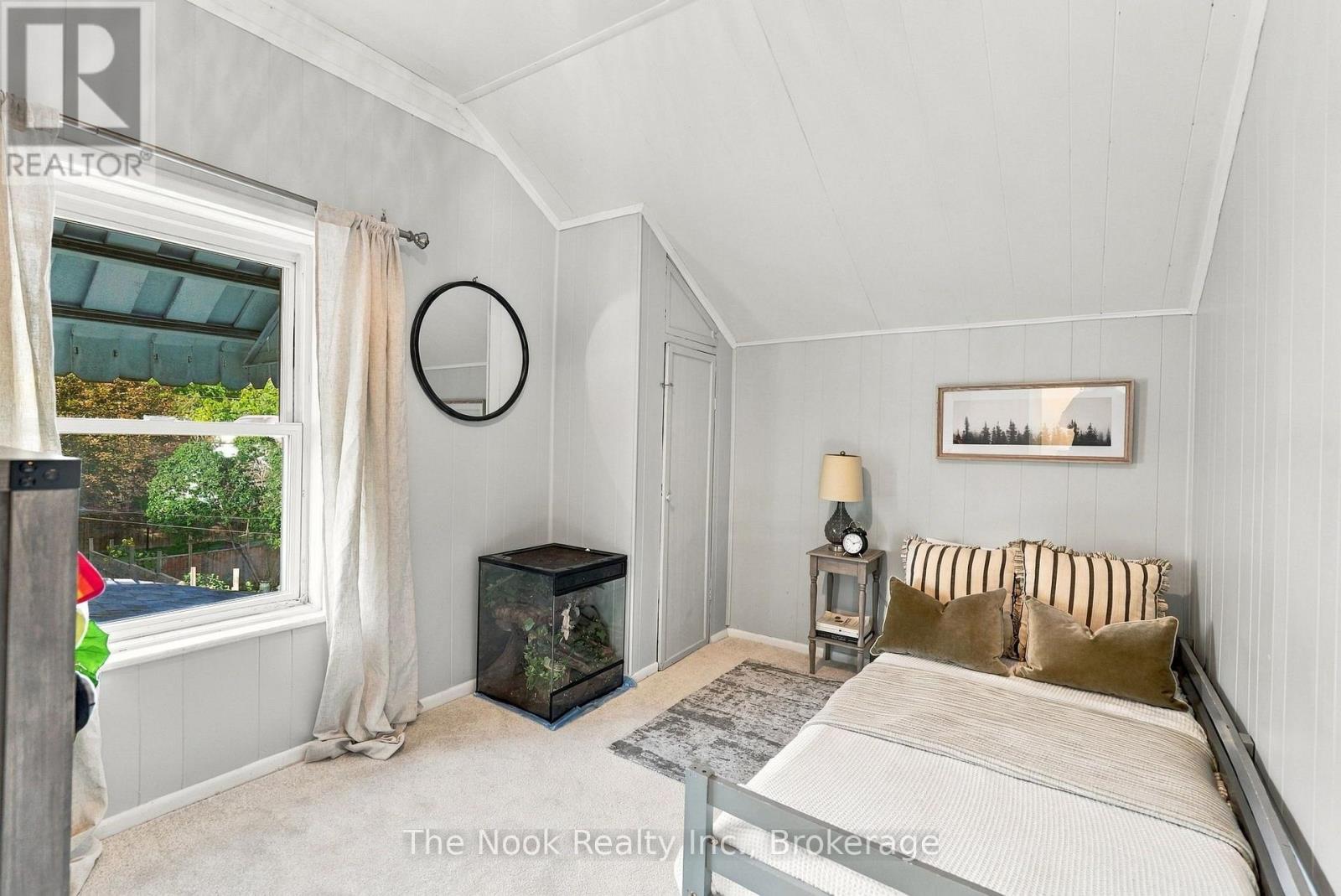 64 Wellington Street Property Photo 38
