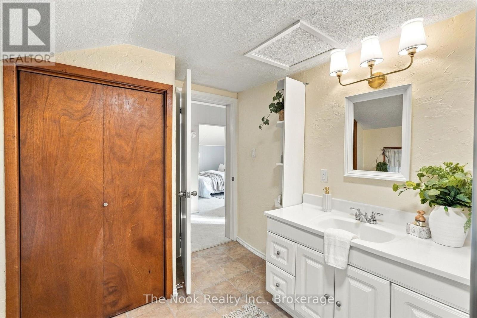 64 Wellington Street Property Photo 43