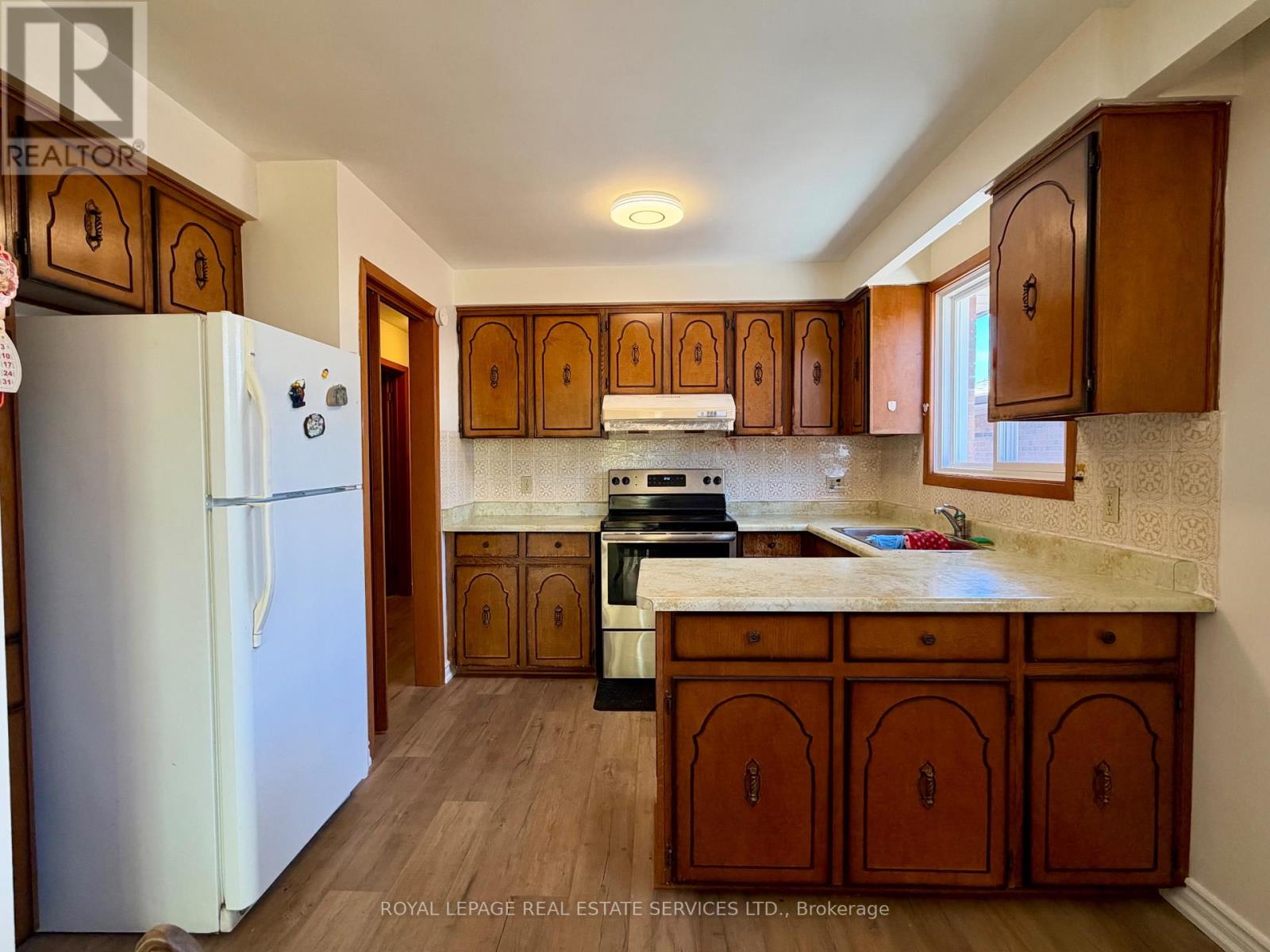 Upper - 66 Terryhill Crescent Property Photo 11