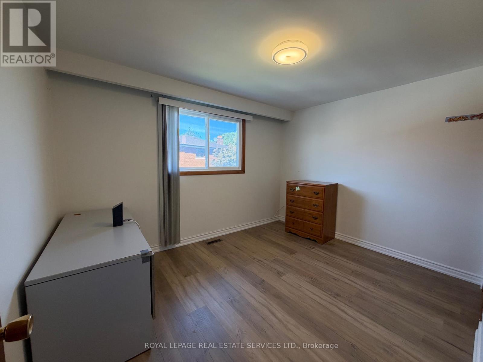 Upper - 66 Terryhill Crescent Property Photo 16