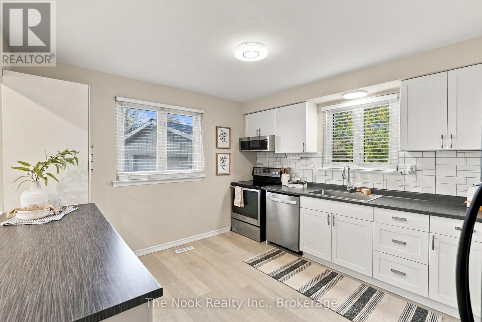 456 Harcourt Drive Property Photo 18