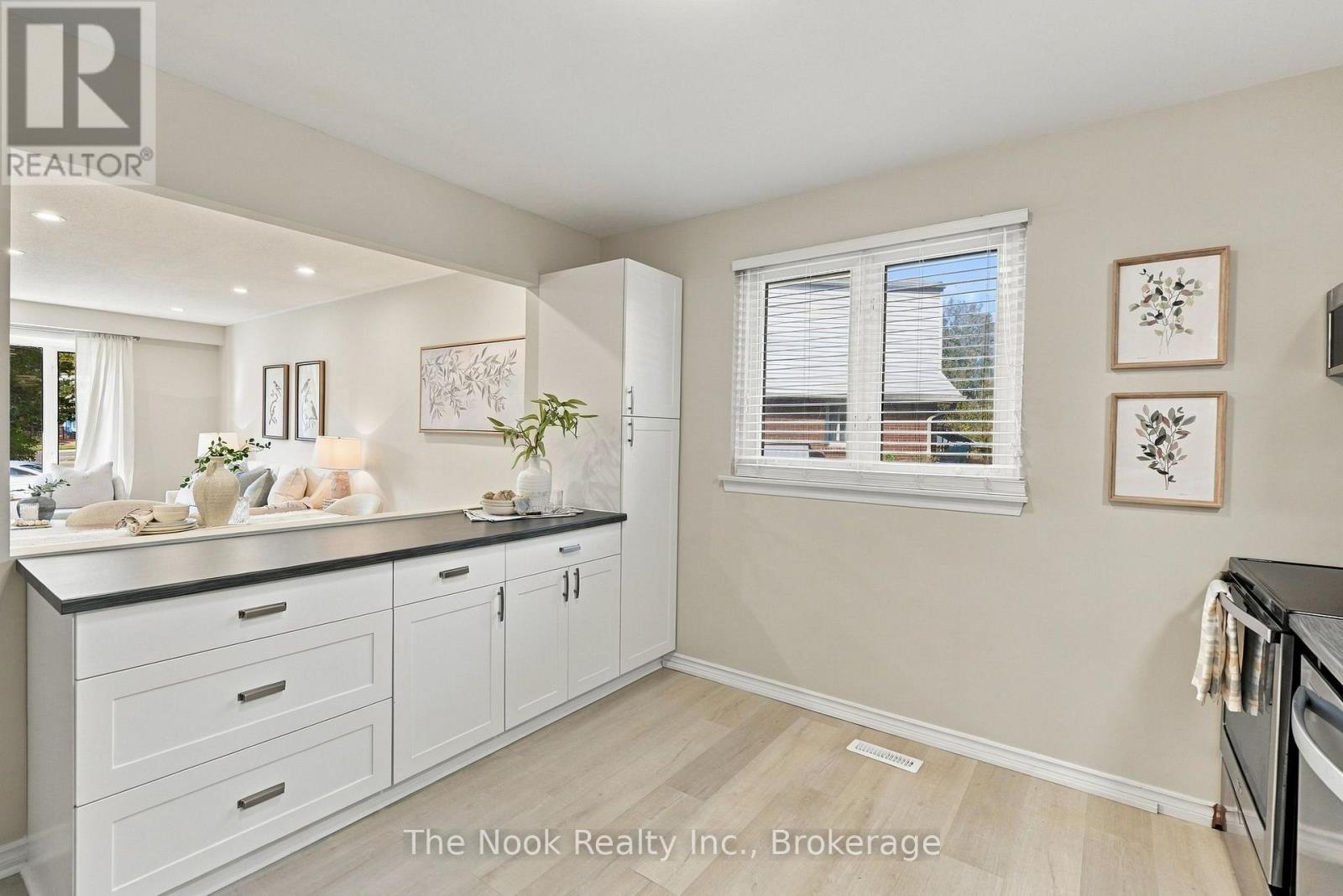 456 Harcourt Drive Property Photo 20