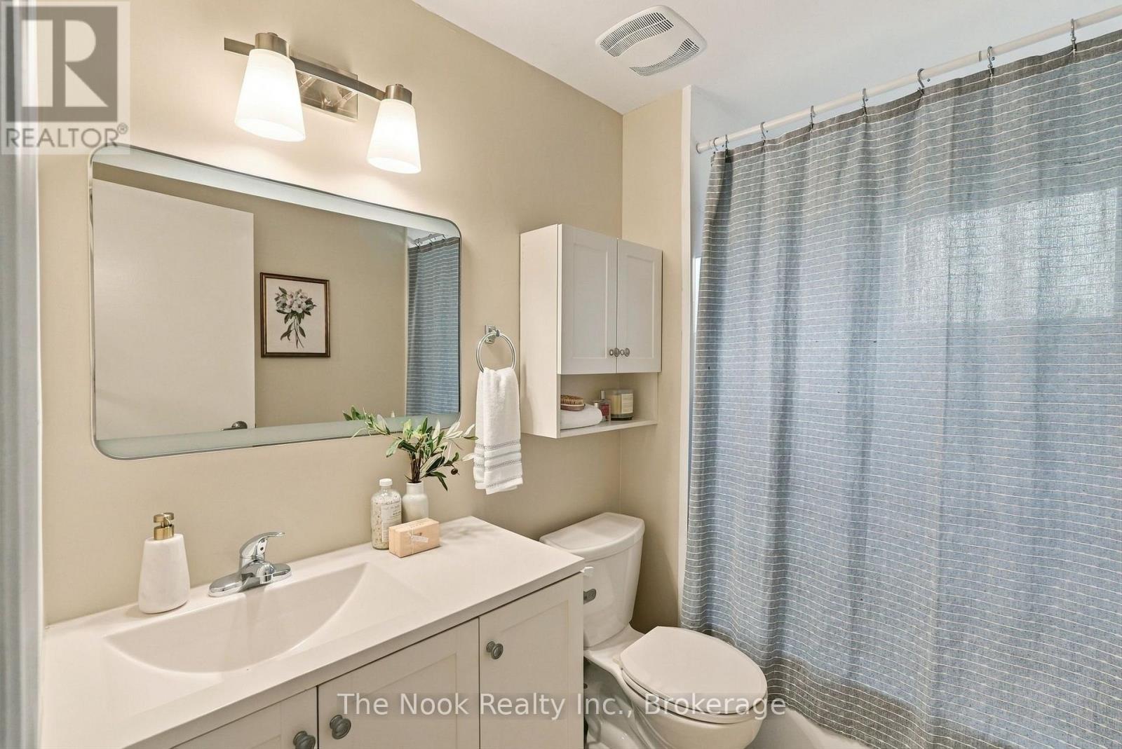 456 Harcourt Drive Property Photo 31