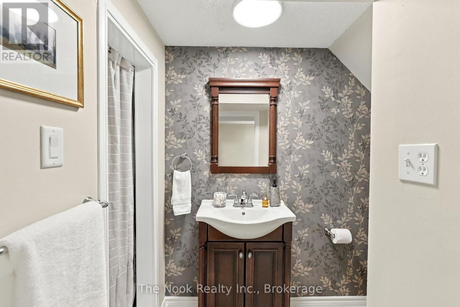 456 Harcourt Drive Property Photo 38